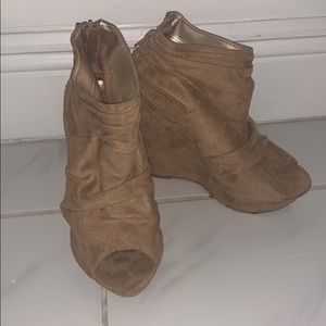 Nude Wedges